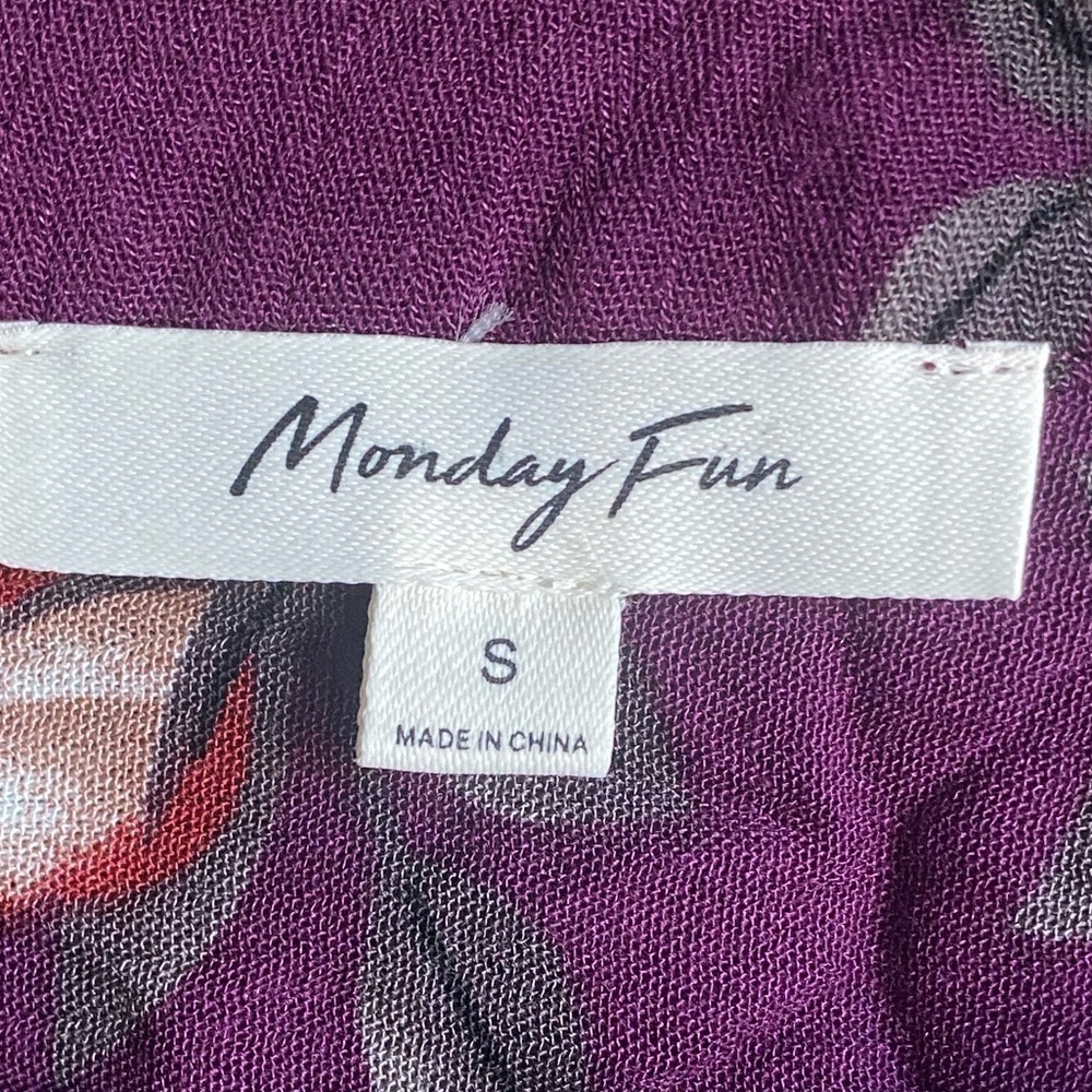 Monday Fun NWOT Kearney Henley Floral Tunic Blouse Top Plum Women’s Size Small - Picture 6 of 7